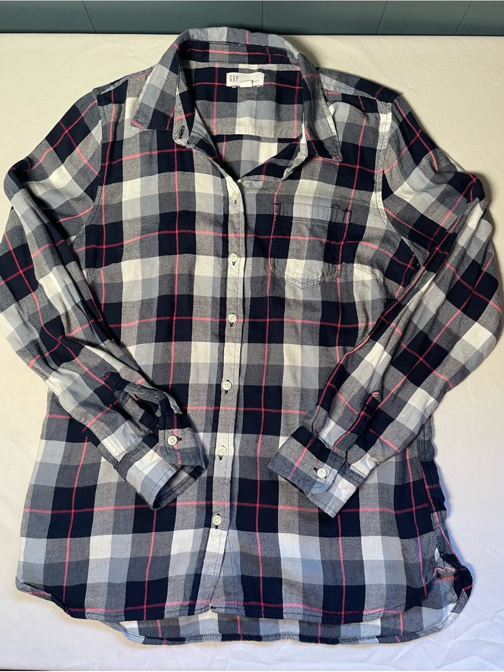 GAP Womens Size Small Black White Plaid Fitted Boyfriend Shirt Flannel Casual